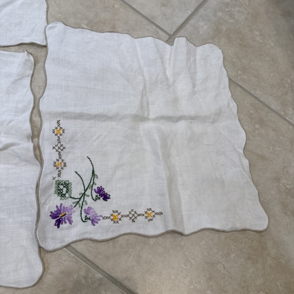 Vintage embroidered‎ Floral handkerchiefs or Napkins 14" by 14" Lot Of 5 - Picture 4 of 11